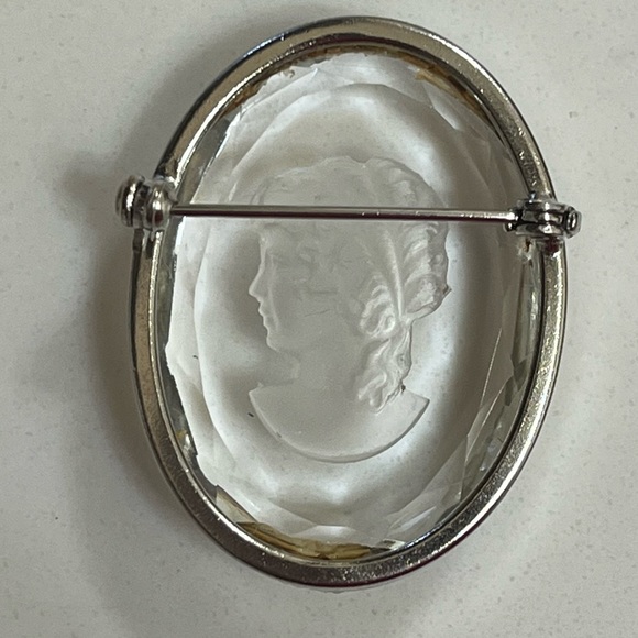 Vintage Etched Lucite Cameo Brooch - Picture 2 of 4